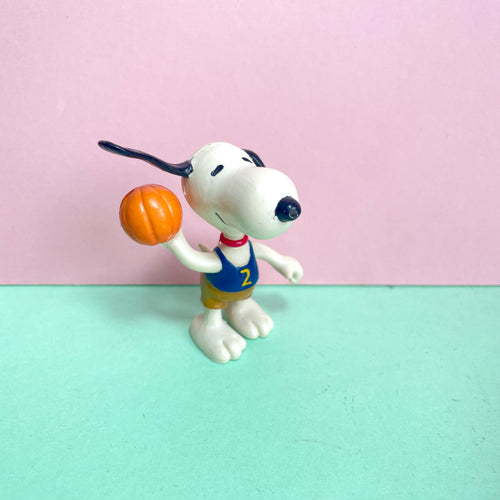 Snoopy Vintage Vinyl Figure - BASKETBALL