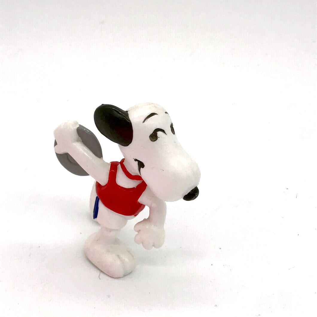 c1980s collectable  PVC vinyl Peanuts figure of Snoopy throwing a discus 