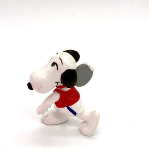 c1980s collectable  PVC vinyl Peanuts figure of Snoopy throwing a discus 