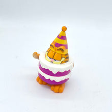 Vintage Garfield Birthday Cake Wind Up Toy